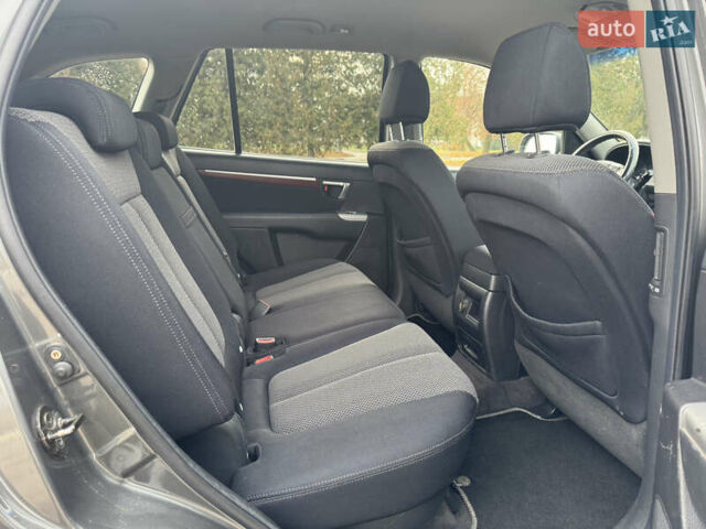 Серый Хендай Санта Фе, объемом двигателя 2.2 л и пробегом 260 тыс. км за 8700 $, фото 17 на Automoto.ua