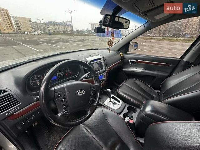 Сірий Хендай Санта Фе, об'ємом двигуна 2.2 л та пробігом 326 тис. км за 8800 $, фото 6 на Automoto.ua
