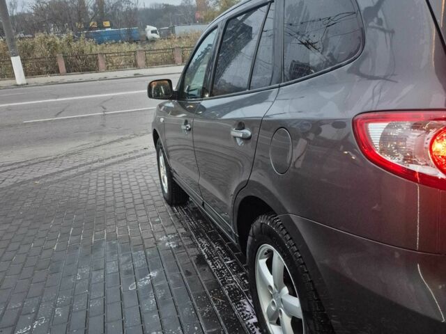 Серый Хендай Санта Фе, объемом двигателя 2.2 л и пробегом 237 тыс. км за 8500 $, фото 12 на Automoto.ua