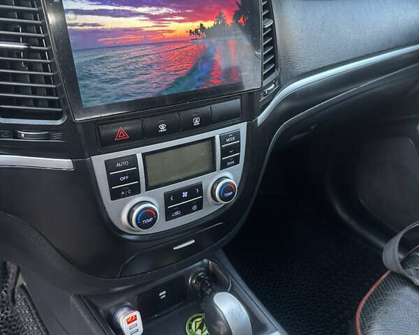 Серый Хендай Санта Фе, объемом двигателя 2.7 л и пробегом 198 тыс. км за 10800 $, фото 7 на Automoto.ua