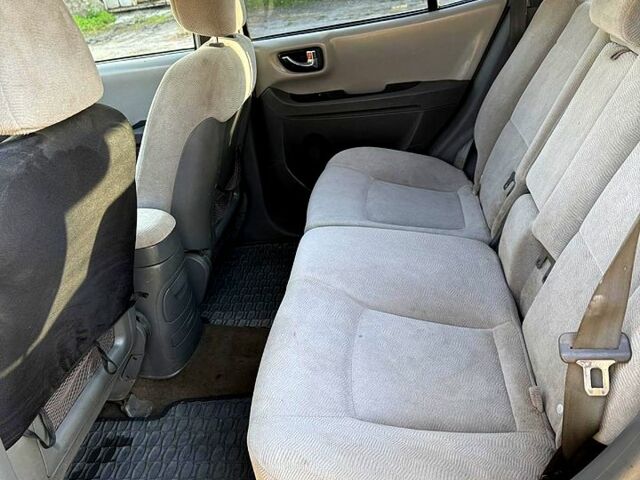 Серый Хендай Санта Фе, объемом двигателя 2 л и пробегом 290 тыс. км за 3500 $, фото 4 на Automoto.ua