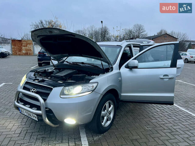 Серый Хендай Санта Фе, объемом двигателя 2.19 л и пробегом 260 тыс. км за 8950 $, фото 11 на Automoto.ua