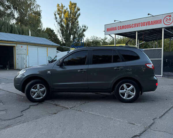 Сірий Хендай Санта Фе, об'ємом двигуна 2.19 л та пробігом 320 тис. км за 10000 $, фото 6 на Automoto.ua