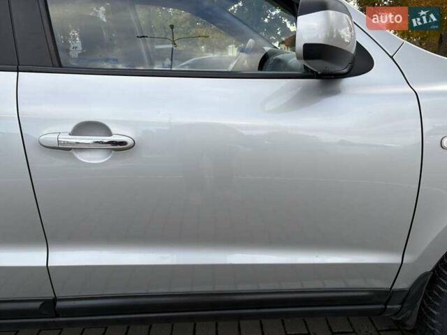 Серый Хендай Санта Фе, объемом двигателя 2.19 л и пробегом 276 тыс. км за 8550 $, фото 20 на Automoto.ua