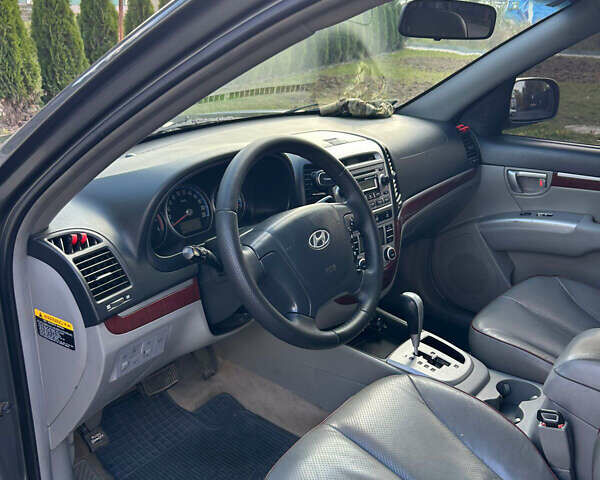 Серый Хендай Санта Фе, объемом двигателя 0 л и пробегом 300 тыс. км за 5500 $, фото 6 на Automoto.ua