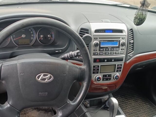 Серый Хендай Санта Фе, объемом двигателя 2 л и пробегом 290 тыс. км за 5000 $, фото 21 на Automoto.ua