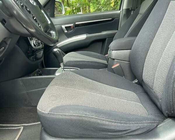 Сірий Хендай Санта Фе, об'ємом двигуна 2.19 л та пробігом 346 тис. км за 6900 $, фото 9 на Automoto.ua