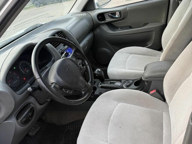 Сірий Хендай Санта Фе, об'ємом двигуна 2 л та пробігом 254 тис. км за 3700 $, фото 6 на Automoto.ua