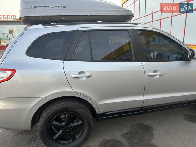 Серый Хендай Санта Фе, объемом двигателя 2.7 л и пробегом 198 тыс. км за 10800 $, фото 14 на Automoto.ua