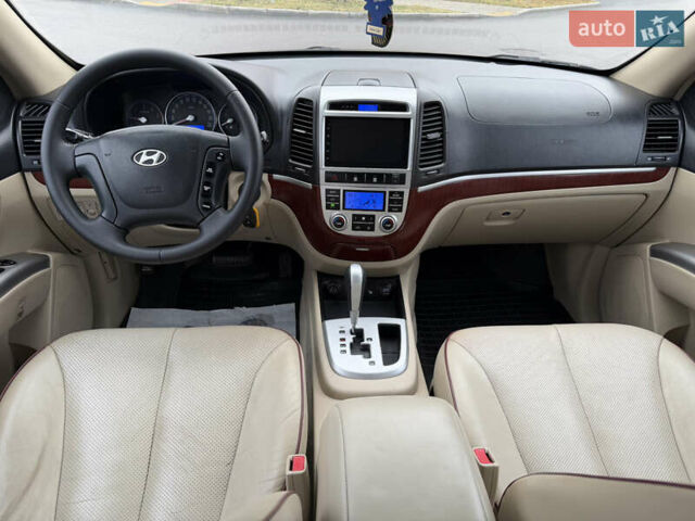 Серый Хендай Санта Фе, объемом двигателя 2.2 л и пробегом 232 тыс. км за 10555 $, фото 64 на Automoto.ua