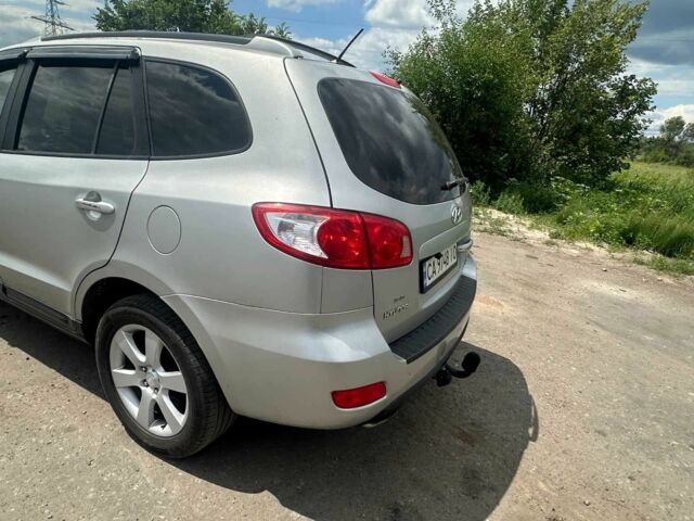 Серый Хендай Санта Фе, объемом двигателя 2.2 л и пробегом 320 тыс. км за 8200 $, фото 5 на Automoto.ua