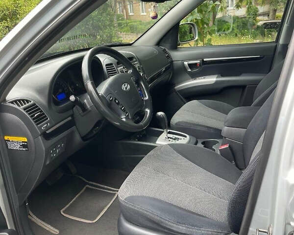 Сірий Хендай Санта Фе, об'ємом двигуна 2.19 л та пробігом 346 тис. км за 6900 $, фото 7 на Automoto.ua