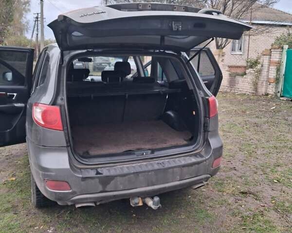 Серый Хендай Санта Фе, объемом двигателя 2.2 л и пробегом 297 тыс. км за 5000 $, фото 14 на Automoto.ua