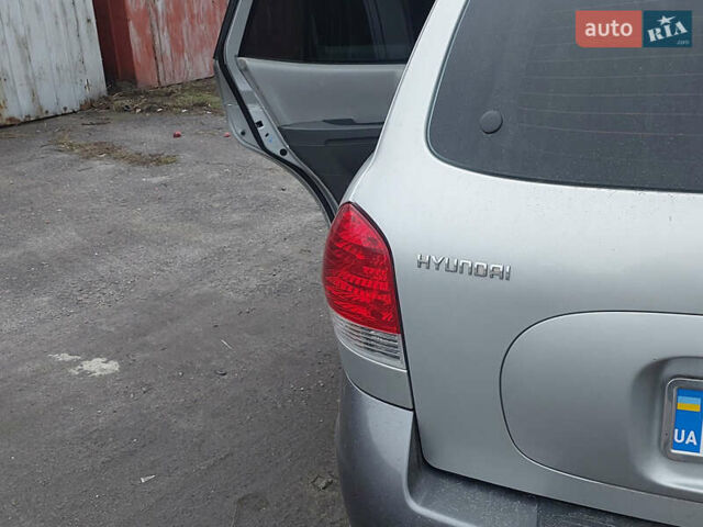 Серый Хендай Санта Фе, объемом двигателя 2 л и пробегом 200 тыс. км за 7650 $, фото 10 на Automoto.ua