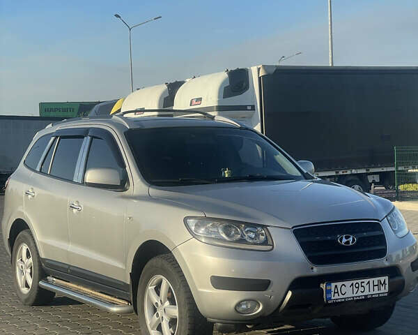 Серый Хендай Санта Фе, объемом двигателя 2.19 л и пробегом 280 тыс. км за 9000 $, фото 1 на Automoto.ua