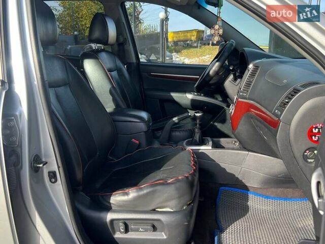 Серый Хендай Санта Фе, объемом двигателя 2.19 л и пробегом 344 тыс. км за 8990 $, фото 11 на Automoto.ua