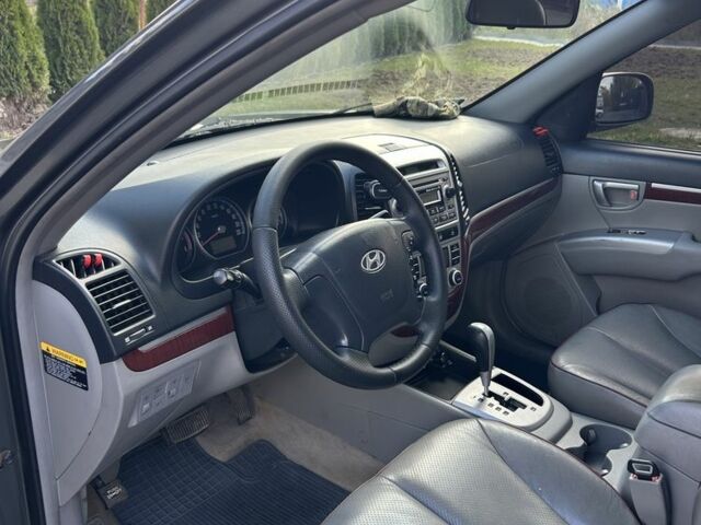 Серый Хендай Санта Фе, объемом двигателя 2.2 л и пробегом 1 тыс. км за 5555 $, фото 13 на Automoto.ua