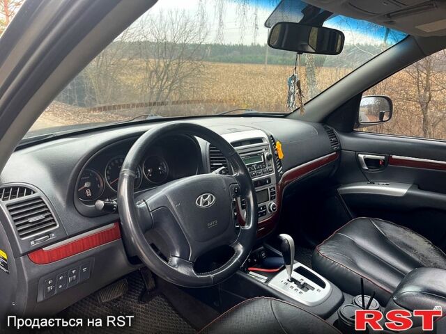 Серый Хендай Санта Фе, объемом двигателя 2.2 л и пробегом 243 тыс. км за 8800 $, фото 10 на Automoto.ua