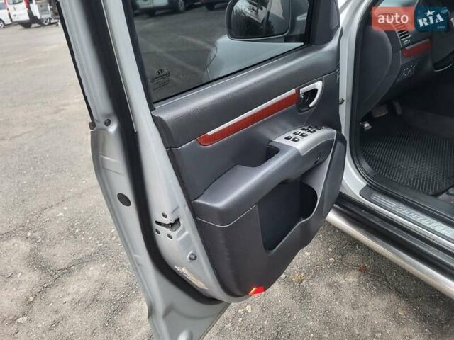 Сірий Хендай Санта Фе, об'ємом двигуна 2.2 л та пробігом 283 тис. км за 9300 $, фото 50 на Automoto.ua