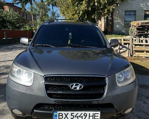 Серый Хендай Санта Фе, объемом двигателя 2.19 л и пробегом 325 тыс. км за 8250 $, фото 2 на Automoto.ua