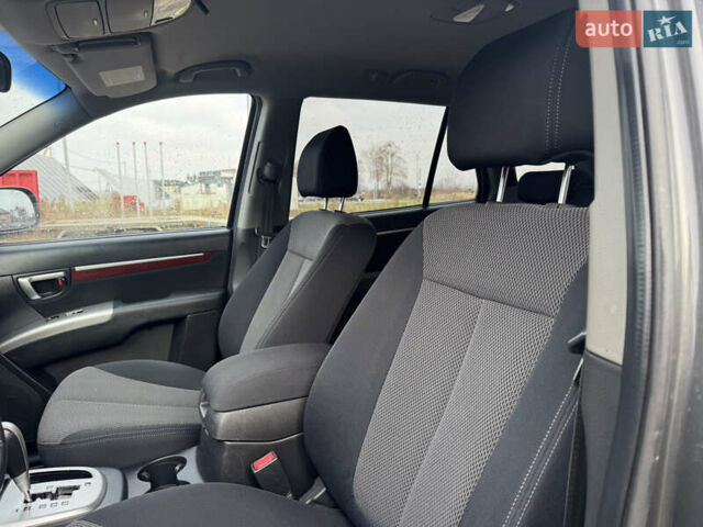 Серый Хендай Санта Фе, объемом двигателя 2.2 л и пробегом 260 тыс. км за 8700 $, фото 13 на Automoto.ua