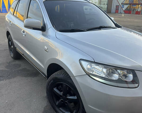 Серый Хендай Санта Фе, объемом двигателя 2.7 л и пробегом 198 тыс. км за 10800 $, фото 3 на Automoto.ua