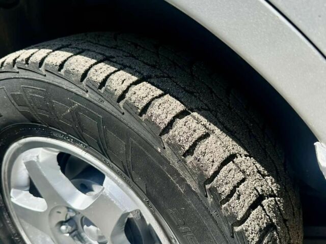 Серый Хендай Санта Фе, объемом двигателя 2 л и пробегом 123 тыс. км за 6555 $, фото 4 на Automoto.ua