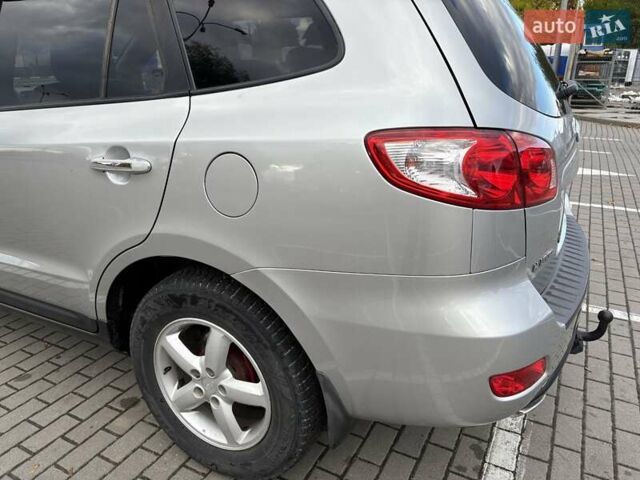 Серый Хендай Санта Фе, объемом двигателя 2.19 л и пробегом 276 тыс. км за 8550 $, фото 24 на Automoto.ua