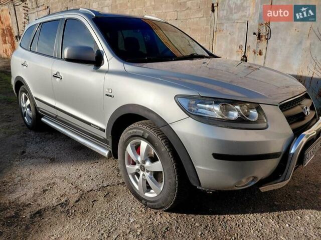 Серый Хендай Санта Фе, объемом двигателя 2.19 л и пробегом 215 тыс. км за 10500 $, фото 5 на Automoto.ua