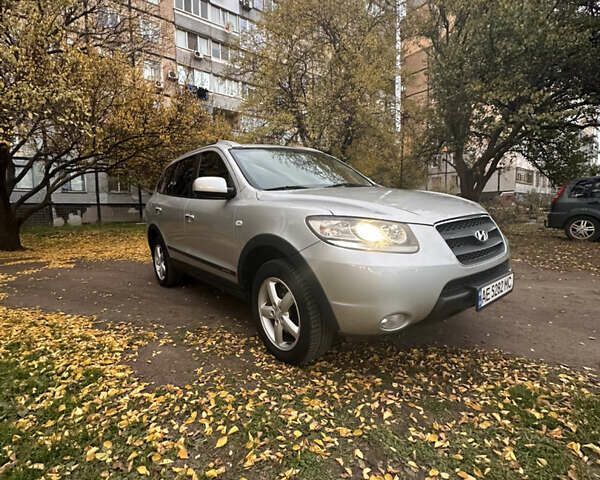 Серый Хендай Санта Фе, объемом двигателя 2.2 л и пробегом 340 тыс. км за 8300 $, фото 4 на Automoto.ua