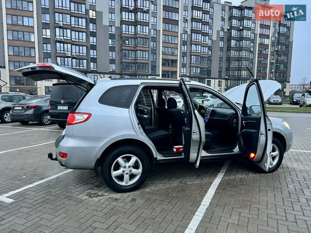 Серый Хендай Санта Фе, объемом двигателя 2.19 л и пробегом 260 тыс. км за 8950 $, фото 18 на Automoto.ua