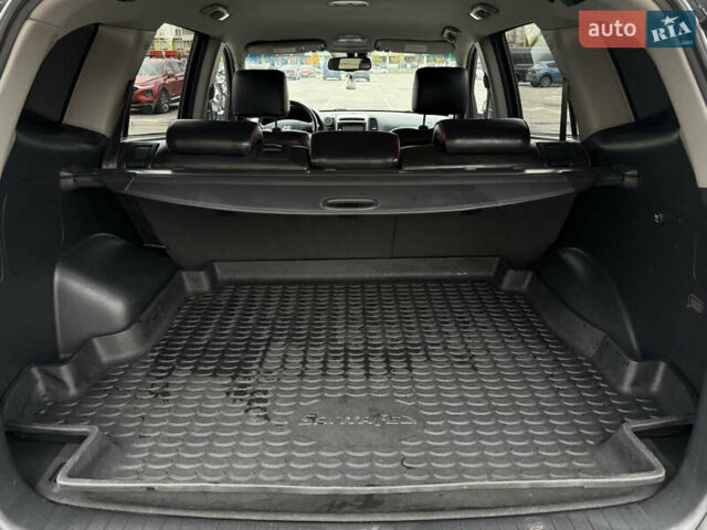 Серый Хендай Санта Фе, объемом двигателя 2.2 л и пробегом 244 тыс. км за 8900 $, фото 19 на Automoto.ua