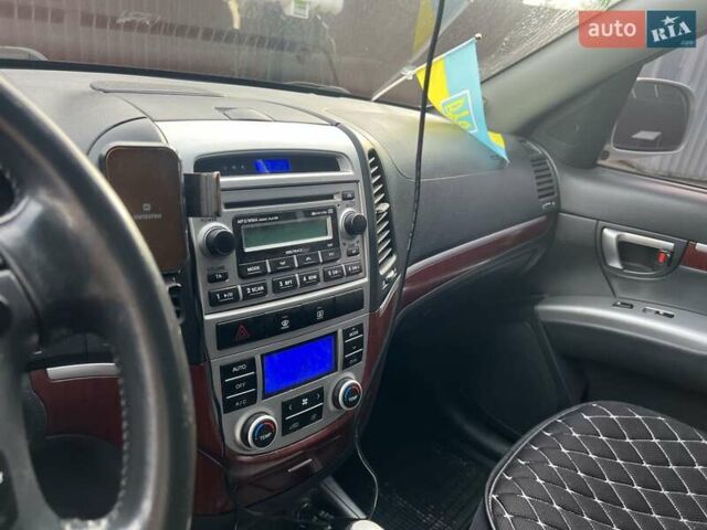 Сірий Хендай Санта Фе, об'ємом двигуна 2.2 л та пробігом 215 тис. км за 10100 $, фото 10 на Automoto.ua