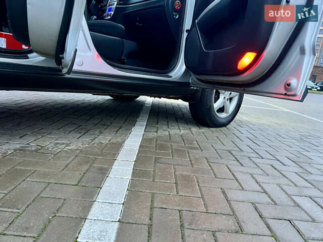 Серый Хендай Санта Фе, объемом двигателя 2.19 л и пробегом 260 тыс. км за 8950 $, фото 47 на Automoto.ua