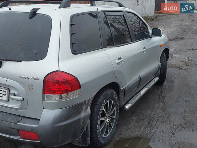 Серый Хендай Санта Фе, объемом двигателя 2 л и пробегом 200 тыс. км за 7650 $, фото 4 на Automoto.ua