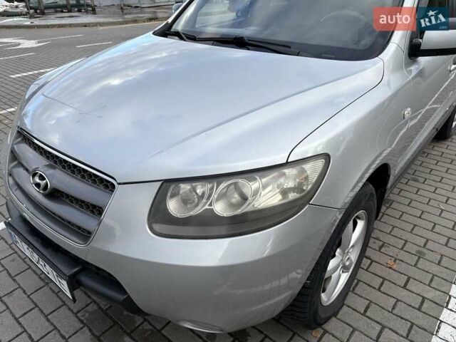 Серый Хендай Санта Фе, объемом двигателя 2.19 л и пробегом 276 тыс. км за 8550 $, фото 14 на Automoto.ua