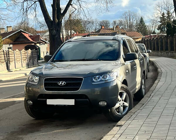 Сірий Хендай Санта Фе, об'ємом двигуна 2.19 л та пробігом 320 тис. км за 10000 $, фото 15 на Automoto.ua