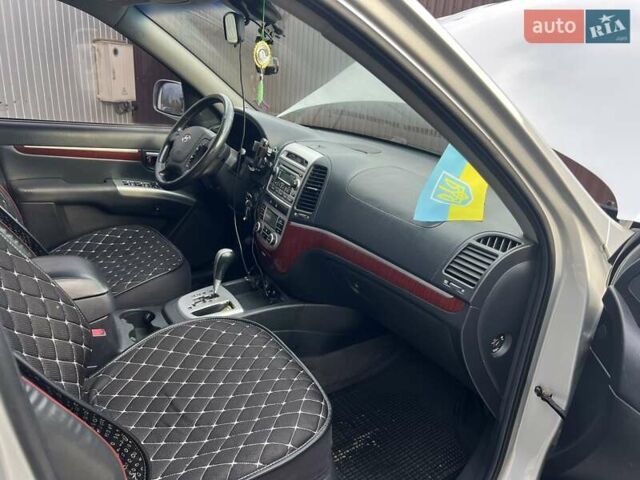 Сірий Хендай Санта Фе, об'ємом двигуна 2.2 л та пробігом 215 тис. км за 10100 $, фото 6 на Automoto.ua