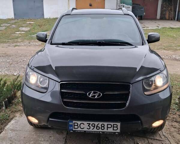Серый Хендай Санта Фе, объемом двигателя 2.19 л и пробегом 296 тыс. км за 9700 $, фото 1 на Automoto.ua