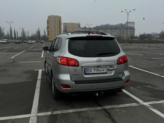 Серый Хендай Санта Фе, объемом двигателя 2.2 л и пробегом 326 тыс. км за 8800 $, фото 3 на Automoto.ua
