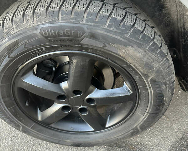 Серый Хендай Санта Фе, объемом двигателя 2.7 л и пробегом 198 тыс. км за 10800 $, фото 17 на Automoto.ua