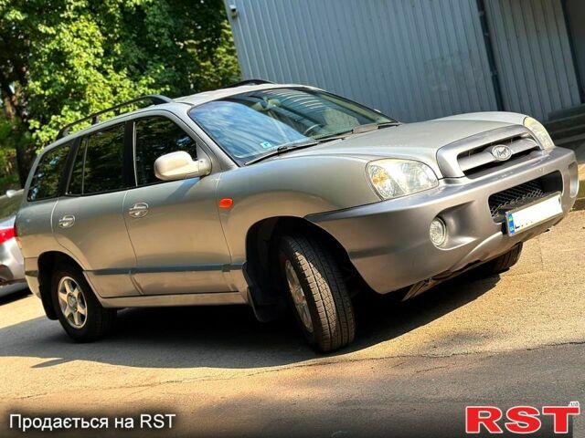 Серый Хендай Санта Фе, объемом двигателя 2 л и пробегом 132 тыс. км за 6700 $, фото 1 на Automoto.ua