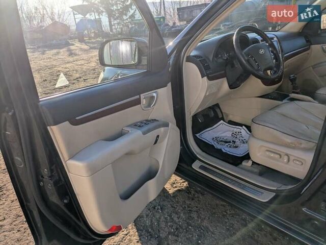 Сірий Хендай Санта Фе, об'ємом двигуна 2.19 л та пробігом 320 тис. км за 8500 $, фото 13 на Automoto.ua