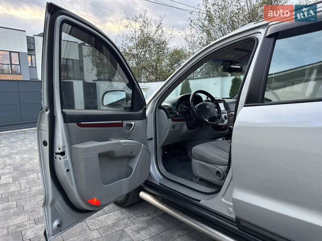 Сірий Хендай Санта Фе, об'ємом двигуна 2.7 л та пробігом 167 тис. км за 7850 $, фото 53 на Automoto.ua