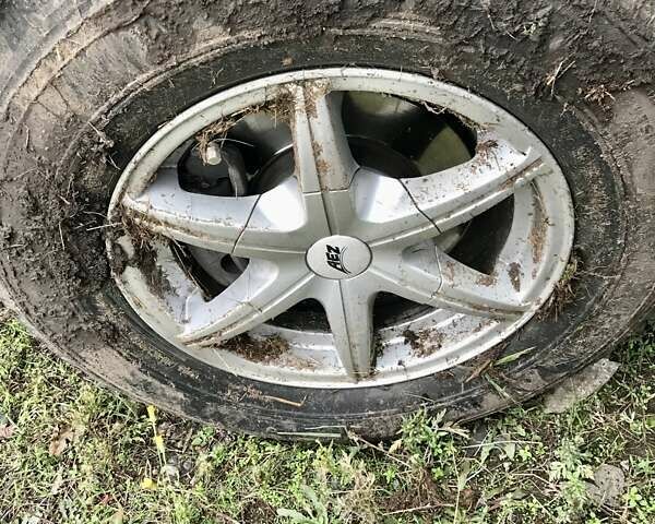 Серый Хендай Санта Фе, объемом двигателя 2 л и пробегом 170 тыс. км за 2500 $, фото 13 на Automoto.ua