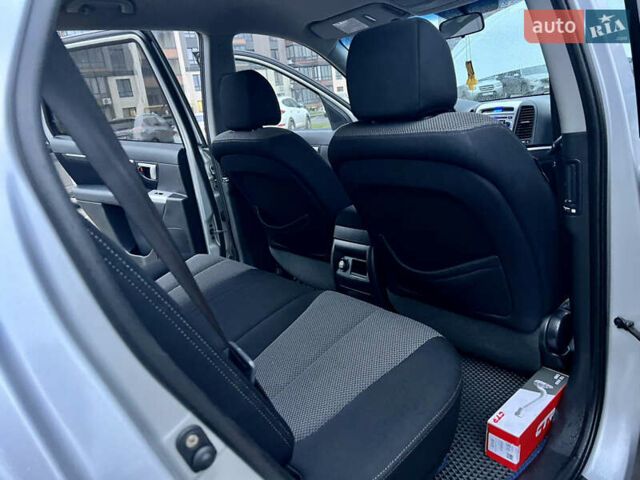 Серый Хендай Санта Фе, объемом двигателя 2.19 л и пробегом 260 тыс. км за 8950 $, фото 43 на Automoto.ua