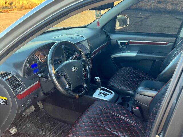 Серый Хендай Санта Фе, объемом двигателя 2.7 л и пробегом 210 тыс. км за 7800 $, фото 10 на Automoto.ua