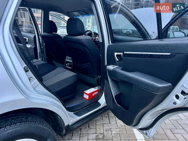 Серый Хендай Санта Фе, объемом двигателя 2.19 л и пробегом 260 тыс. км за 8950 $, фото 41 на Automoto.ua