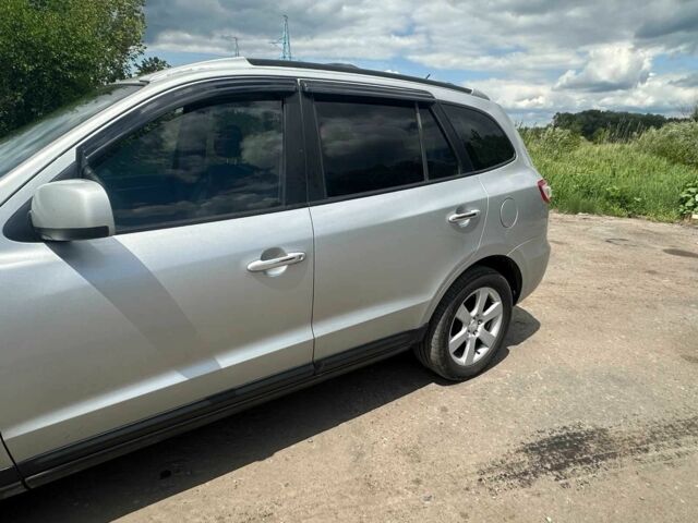 Серый Хендай Санта Фе, объемом двигателя 2.2 л и пробегом 320 тыс. км за 8200 $, фото 3 на Automoto.ua