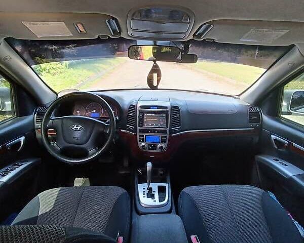 Серый Хендай Санта Фе, объемом двигателя 2.19 л и пробегом 215 тыс. км за 10500 $, фото 6 на Automoto.ua